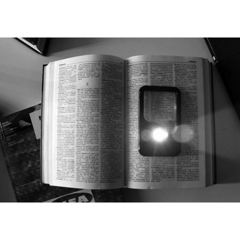 언제 어디서나 편리하게! 카드클립 LED 돋보기로 작은 글씨 걱정 끝!