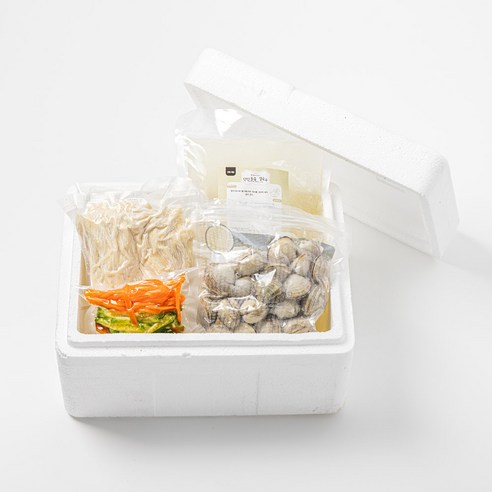 바다 향 가득한 동죽칼국수로 캠핑의 낭만을 더하세요.