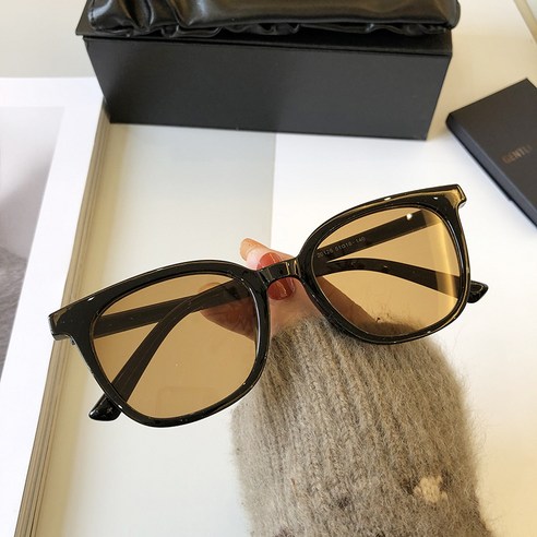 뉴커플 블랙테두리 다색선글라스 남성 패션인스 안경 차양이 날씬해 보이는 바캉스 선글라스녀