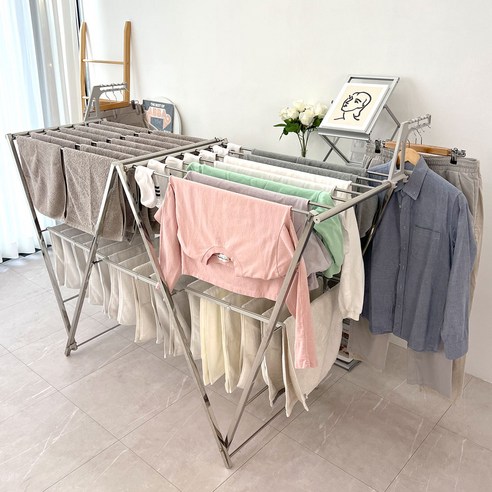 넉넉한 공간과 튼튼함으로 빨래 고민을 해결하는 케이더블리 건조대