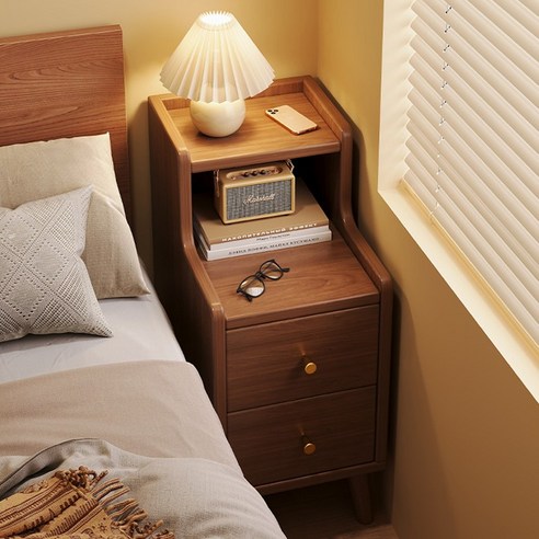 좁은 공간을 위한 완벽한 선택, 호두색 서랍형 협탁!