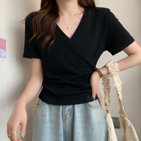 베르슈어 슬림 랩 브이넥 반팔티: 세련된 스타일과 편안한 착용감
