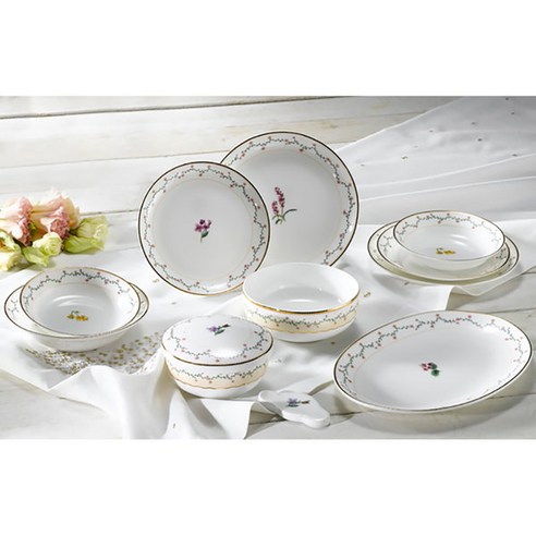 일상의 아름다움을 꽃피우는 식탁