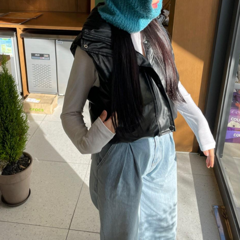 유광 레더로 세련된 스타일 완성