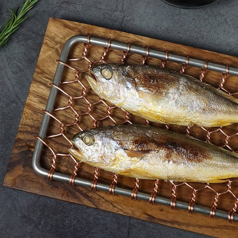 신선한 제주산 참조기로 맛있고 영양가 있는 식사를 간편하게 즐기세요.