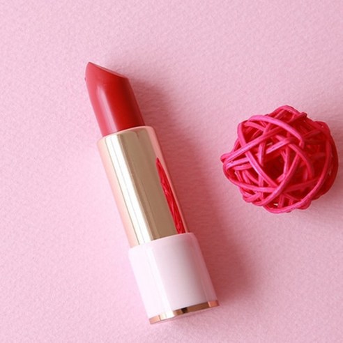 입술에 새겨지는 컬러, 타투 매트 립스틱으로 완성하는 나만의 개성