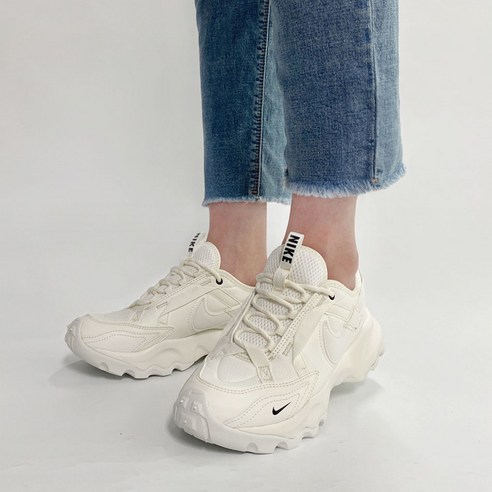 3일간 특별가로 이용할 수 있는 나이키 TC7900 써밋화이트 키높이 발편한 어글리 커플 운동화