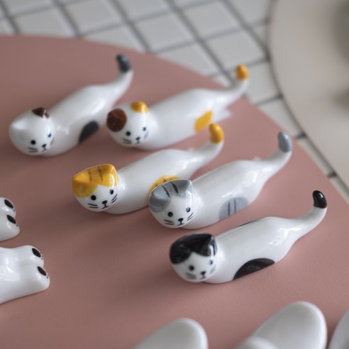 고양이 사랑, 세련된 식탁, 완벽한 만족