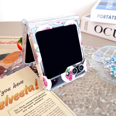 플라스틱 소재의 핑크계열 케이스