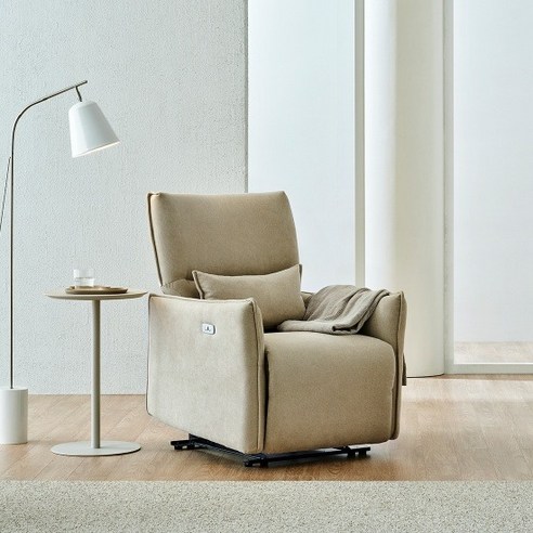 지친 하루를 위로하는 나만의 아늑한 영화관, 한샘 클레이 패브릭 전동 리클라이너 소파