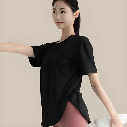 일상에 스며드는 편안함, 루나인 찰랑 슬림핏 반팔티로 완성하는 액티브 라이프 필라테스커버업