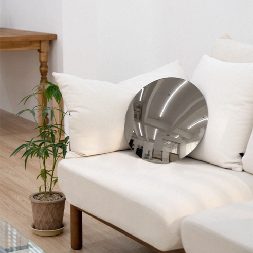 좁은 공간을 넓고 스타일리시하게! 반사경 볼록 거울로 공간 활용도를 높여보세요.