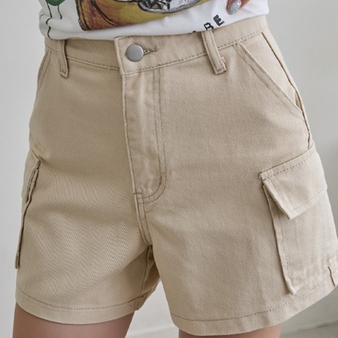 깔끔한 데일리 건빵포켓 반바지로 경쾌하고 편안한 여름 스타일을 연출하세요.