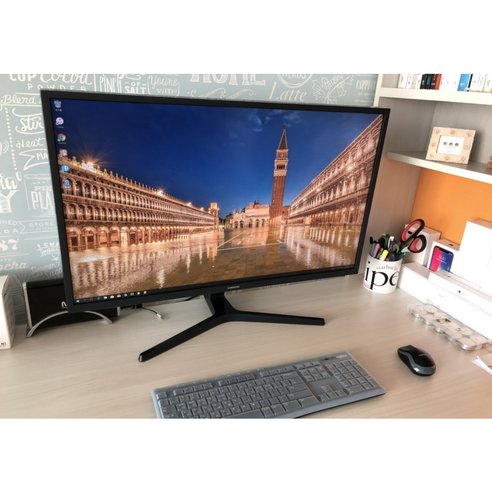 몰입적인 시각적 경험을 선사하는 삼성 UHD LED 모니터 u32j590
