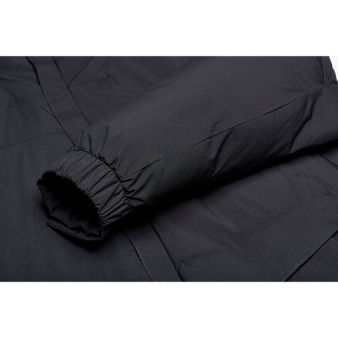 블랙야크 남성 중기장 M콜드제로다운자켓은 BLACK YAK의 듀얼 퀼팅 공법과 COLD SPOT 차단 기능을 갖춘 아우터입니다.