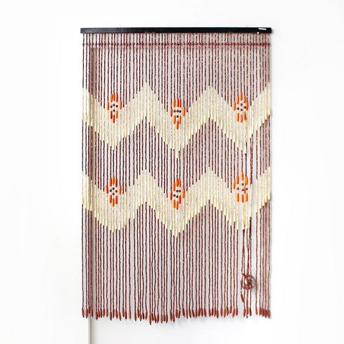 나무 구슬발로 답답한 공간에 개성과 빈티지 감성을 더하세요.