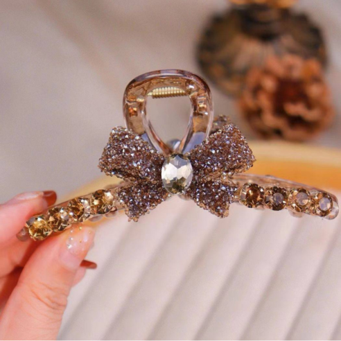 찬란한 날갯짓, 당신의 아름다움을 완성하는 나비 헤어핀