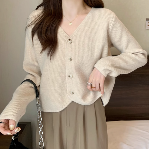 사무실에 적합한 세련되고 편안한 에스앤와이 가디건