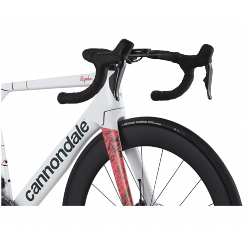 바람을 가르는 질주, 캐논데일 시스템식스와 함께 속도의 한계를 넘어선 라이딩을 경험하세요.