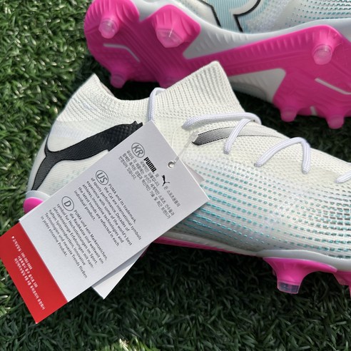 최신 기술력으로 완성된 푸마 퓨쳐7 축구화