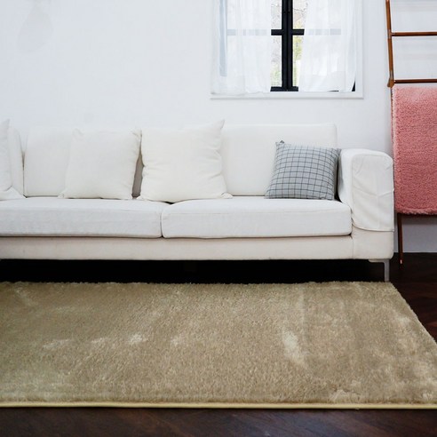 포근함과 스타일을 동시에 잡는 탐바 극세사 러그