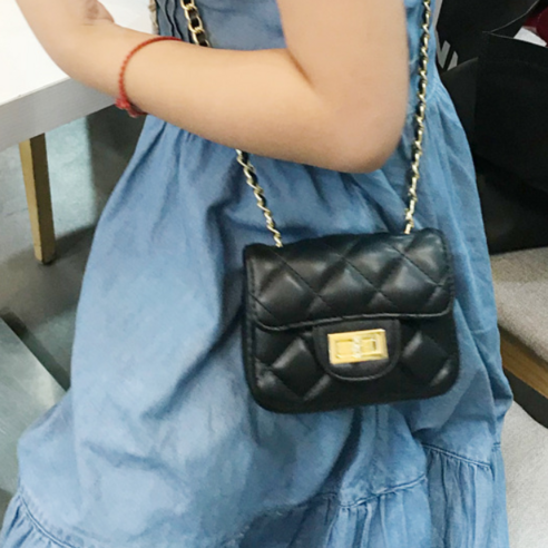 고급스러움과 실용성을 겸비한 데일리 미니 크로스백