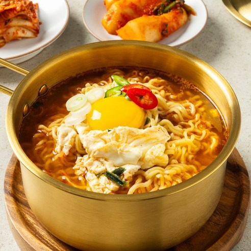 맛있는 식사를 요리하는 데 이상적인 내구성 있는 인덕션 편수냄비