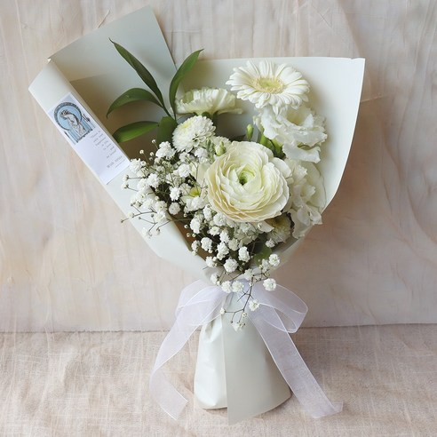 졸업생을 위한 화려한 에브리컬러 생화 꽃다발