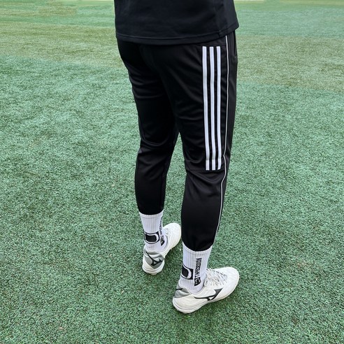 풋살 경기장을 지배하는 66인치 풋살복