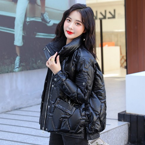 매혹적인 화이트 오리털 패딩 코트로 겨울을 정복하세요!