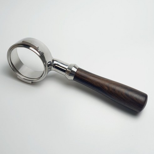 바텀리스 포터필터로 채널링을 방지하고 커피의 진정한 맛을 끌어내세요.