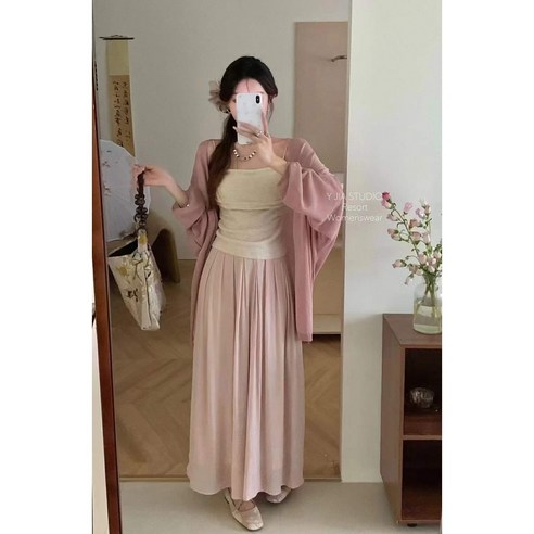 여름의 더위를 편안하고 세련되게 극복하는 린넨 롱 로브 여름 가디건