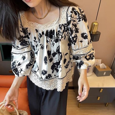 쇼룸 오리엔탈 레이스 스퀘어넥 블라우스 루즈핏