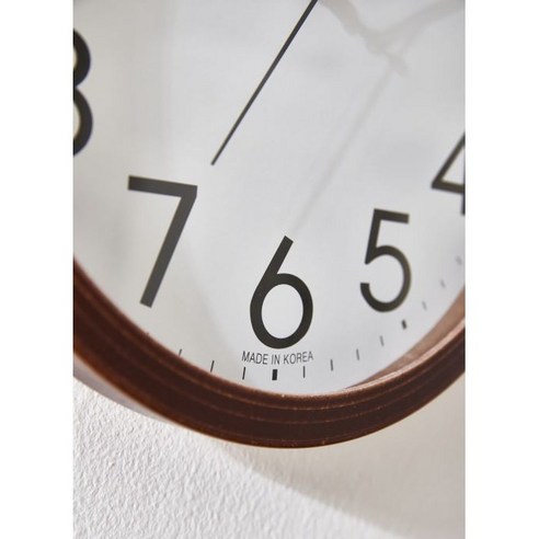 무소음과 스타일의 조화: 집과 사무실을 위한 원목 벽걸이시계
