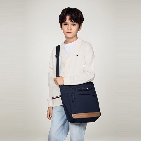 스타일, 실용성, 내구성을 갖춘 토미힐피거 신학기가방 클래식 보조가방