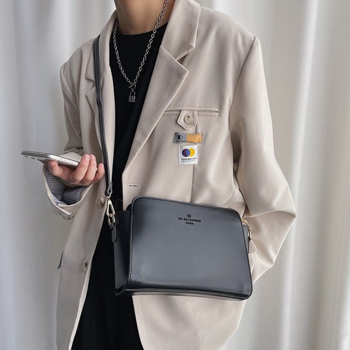 새로운 한국어 스타일 순수 컬러 가죽 커플 중립 어깨 남자의 작은 스퀘어 가방 캐주얼 패션 메신저 가방
