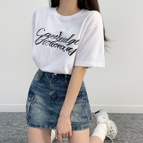 티데일리 남녀공용 캠브리지 프린팅 오버핏 반팔 티셔츠 
티셔츠
