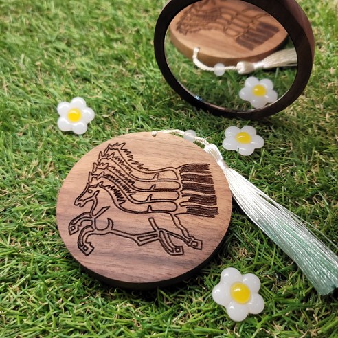 잉여공방 핸드메이드 월넛 원목 마패 손거울 – 1개