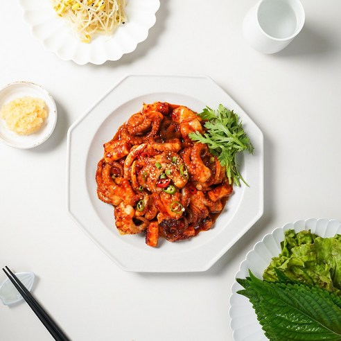 신선하고 풍부한 맛의 재료로 만든 간편하고 편리한 팔팔쭈꾸미 양념 볶음 밀키트