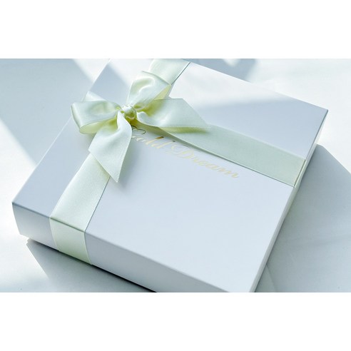 세심한 장인정신이 깃든 화려한 금잔