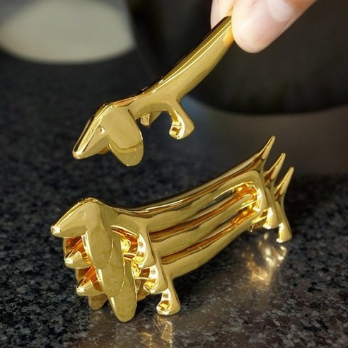 크리스마스 분위기와 실용성을 모두 갖춘 사랑스러운 강아지 수저 받침 세트