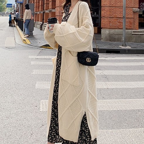 마름모 꽈배기 포켓 울 롱가디건 도톰 루즈핏 여성