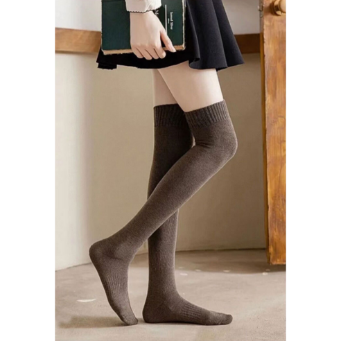 톤업 하이니삭스로 완성하는 자신감 넘치는 스타일!