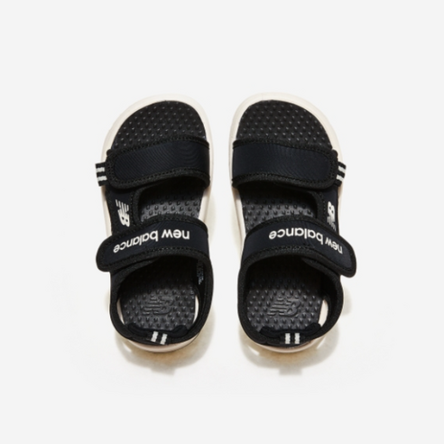 우리 아이 발에 자유를 선물하세요: 뉴발란스 키즈 블랙/화이트 푹신한 데일리 샌들