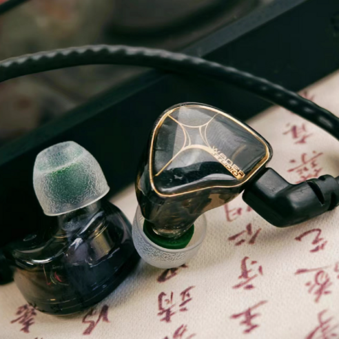 최적의 음질과 편안한 착용감을 제공하는 게이밍 이어폰