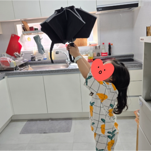 갑작스러운 비에도 당황하지 않고, 스타일까지 살려주는 똑똑한 우산 세트