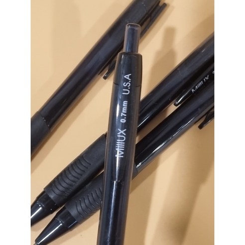 글쓰기에 새로운 수준의 부드러움과 정밀함을 선사하는 밀룩스 볼펜 제트스트롱