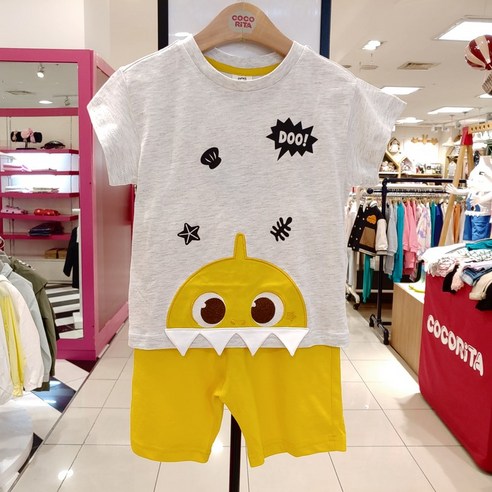 코코리따 [동아백화점 수성점] NEW~~ 아기상어 뚜루루뚜루~~뒷모습까지 귀여운 상어가족 세트