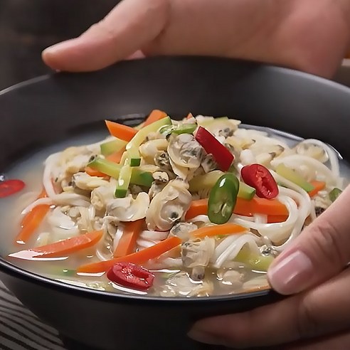 신선한 바지락의 풍부한 맛과 건강상의 이점을 담은 고창 정가네 바지락국 즉석국 밀키트