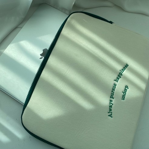 내구성, 보호 기능, 스타일이 뛰어난 언더프 레터링 노트북 파우치